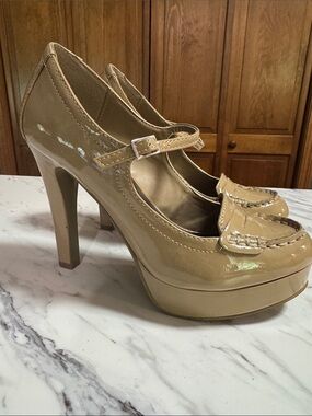 LC Lauren Conrad Patent Mary Jane Platform Heels in Tan